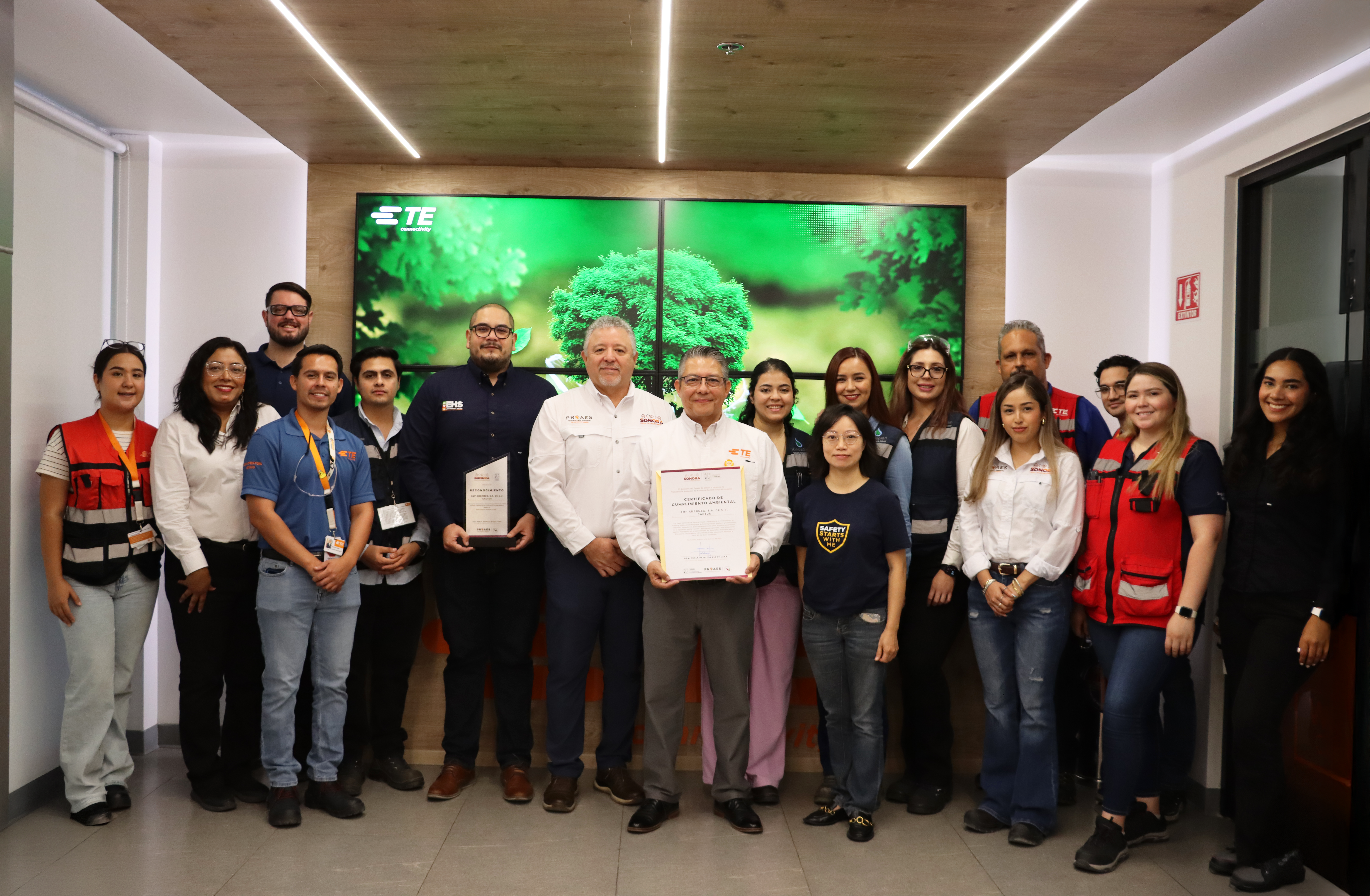 entrega del Certificado de Cumplimiento Ambiental a la empresa AMP AMERMEX, S.A. de C.V. (Planta CACTUS)