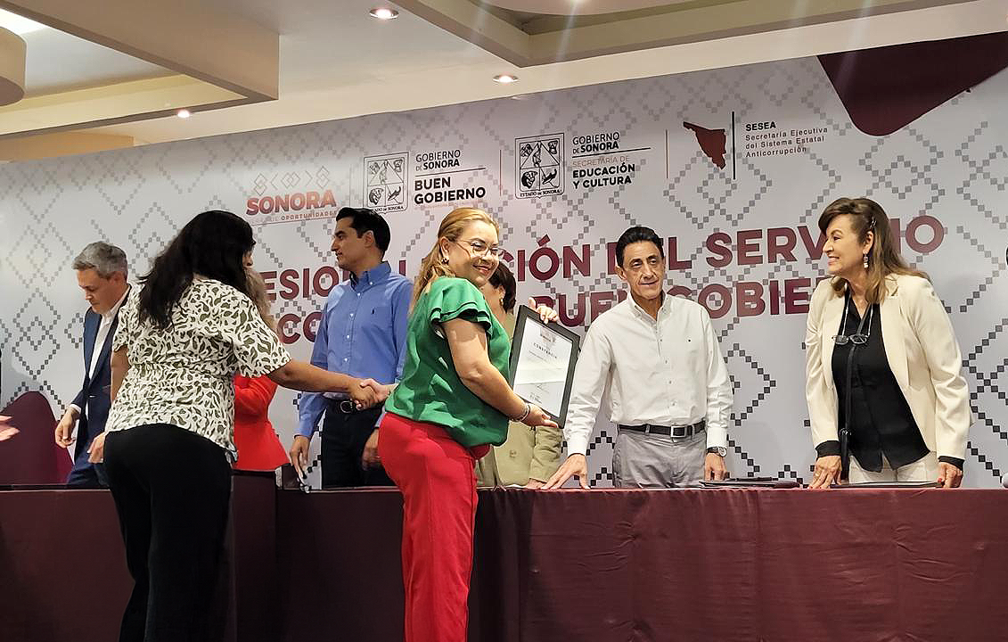 Ceremonia de entrega de constancias de participación