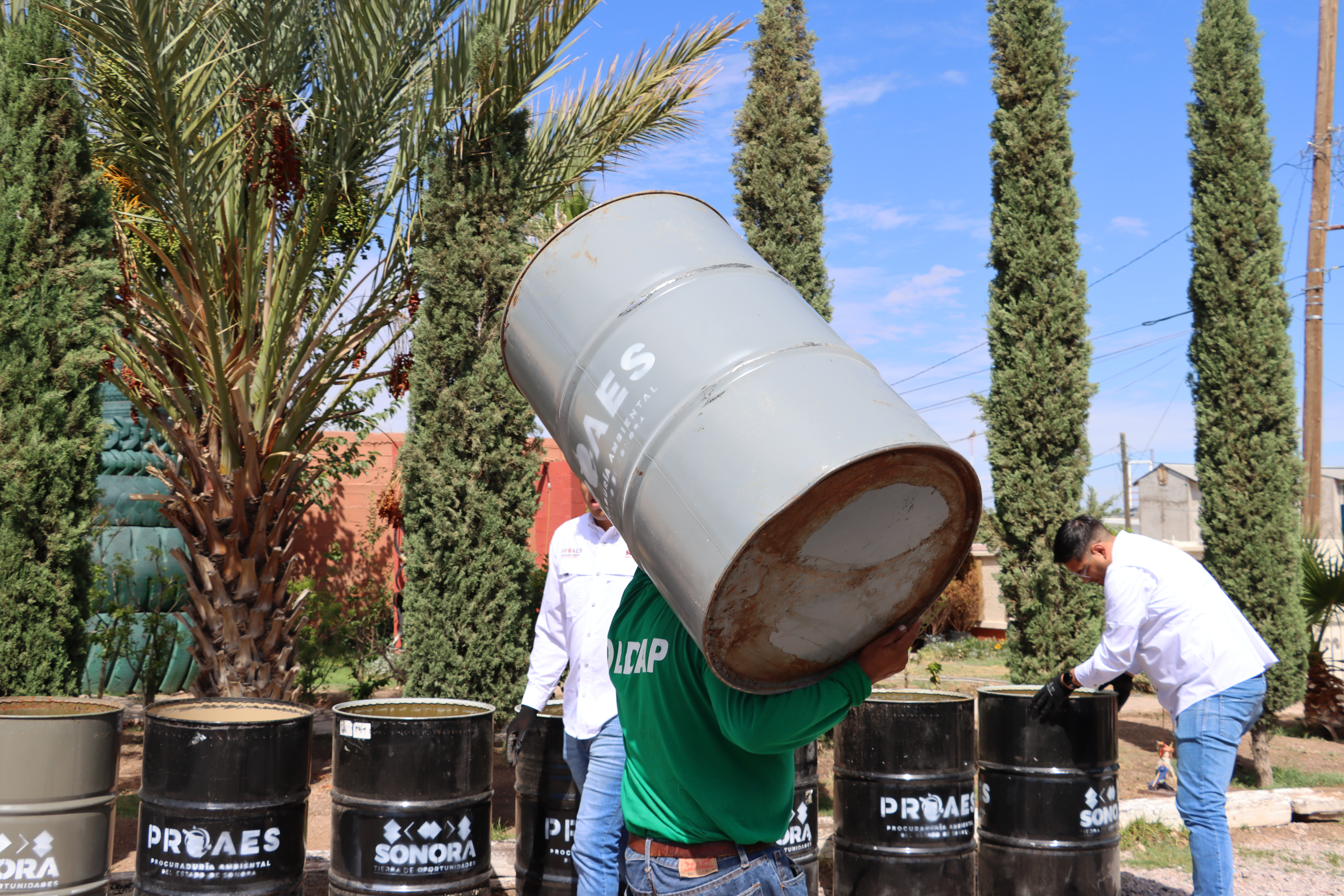 Brindamos al Organismo de Limpia Descentralizado (OLDAP) del H. Ayuntamiento de Agua Prieta, Sonora, tambos contenedores